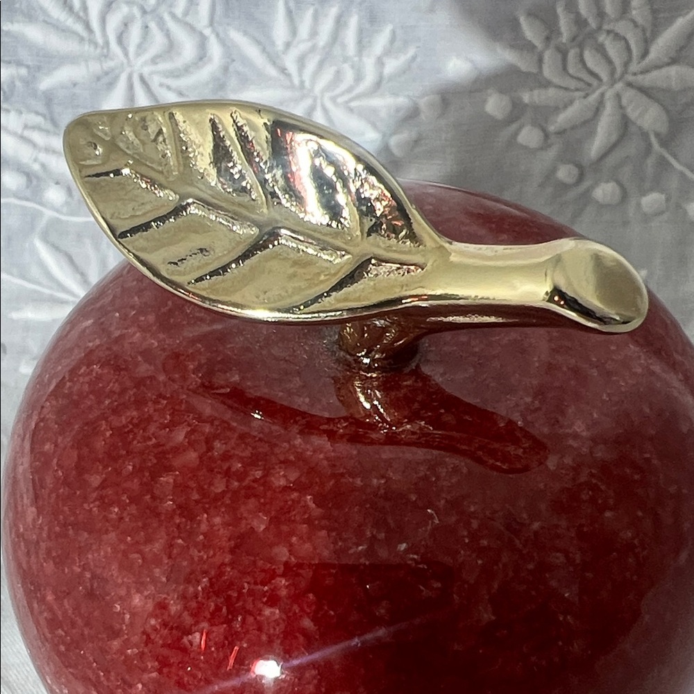 Beautiful Red Apple Paperweight with Brass Stem and Leaf Unbranded - Picture 4 of 5
